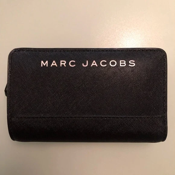 財布 Marc Jacobs /  Saffiano Compact Wallet Marc Jacobs Women's The Utility Snapshot Tonal Crossbody Compact
